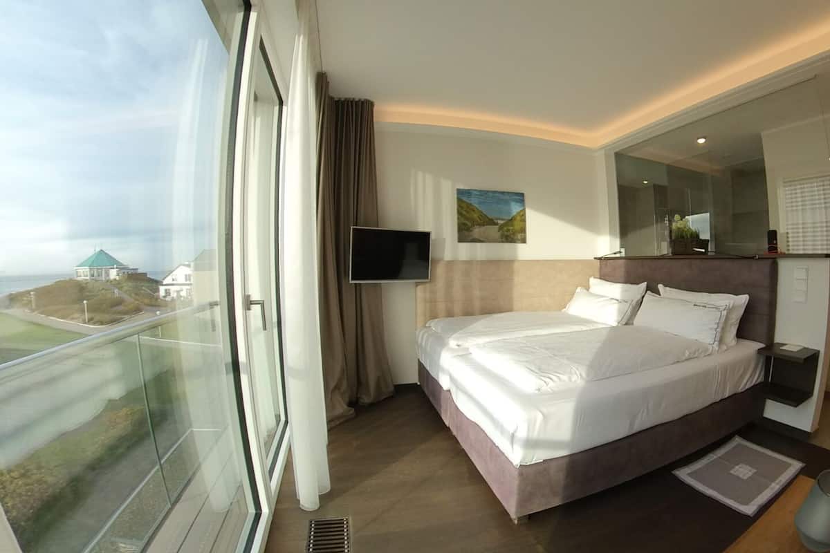 premium bedding, in-room safe, blackout curtains, soundproofing