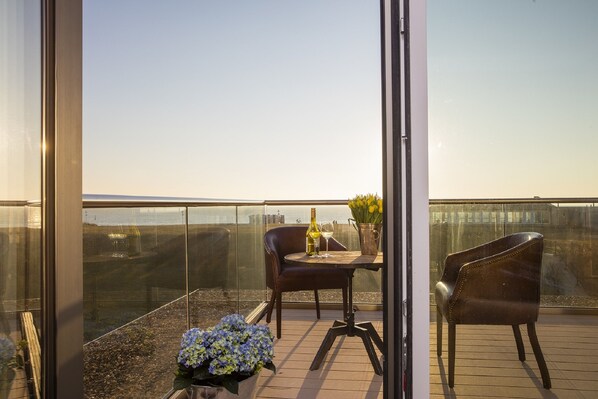 Premium bedding, in-room safe, blackout curtains, soundproofing - MeerBlickD21 (Norderney)