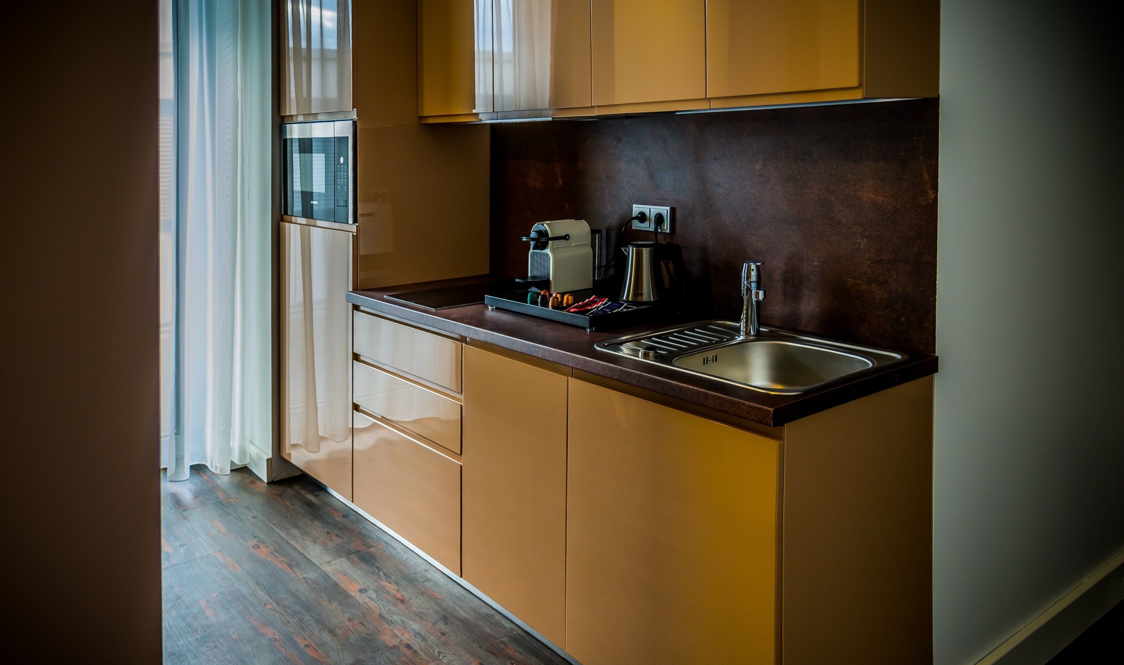 deluxe room, balcony | private kitchen | mini-fridge, microwave, espresso maker, coffee/tea maker