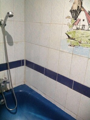Apartment, 2 Bedrooms | Bathroom shower - Appartement Familial Émile Zola (Casablanca)