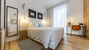 Habitación doble | Caja fuerte, sistema de insonorización, wifi gratis y ropa de cama