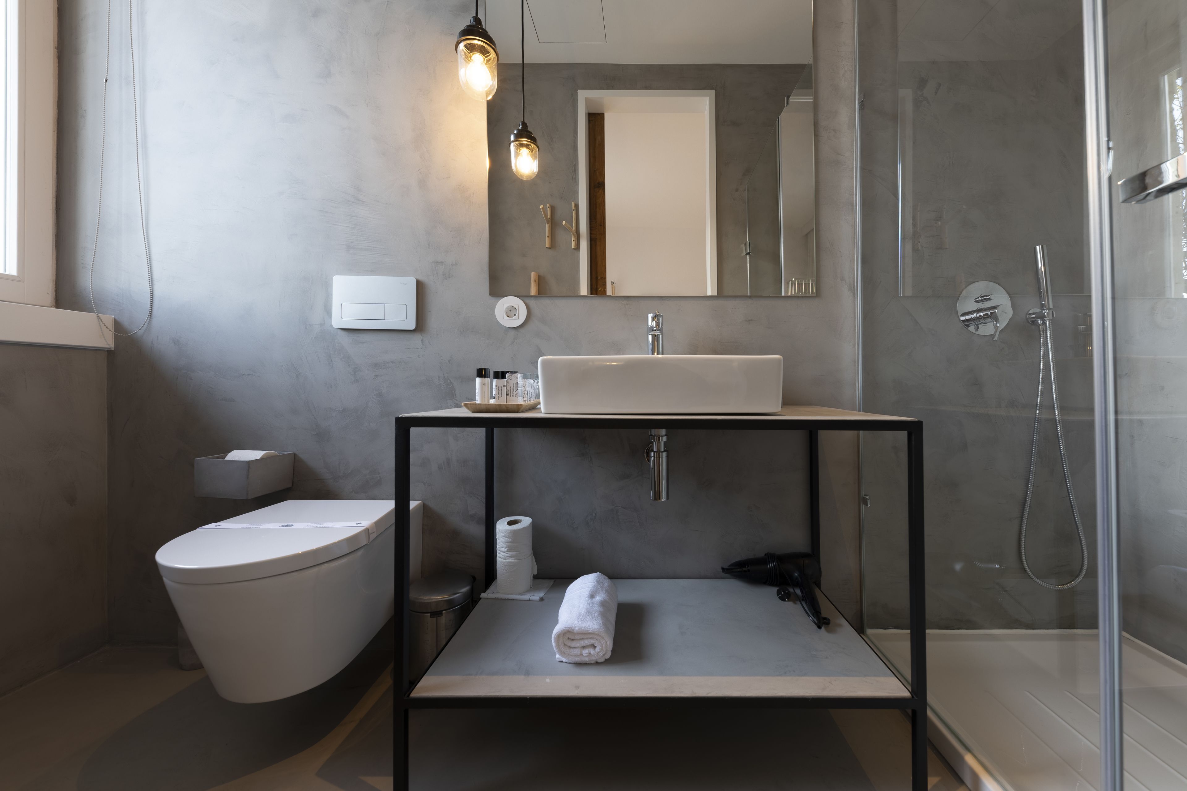 double room | bathroom | shower, free toiletries, hair dryer, towels