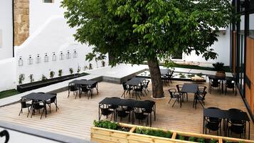 Frukost, lunch och middag serveras