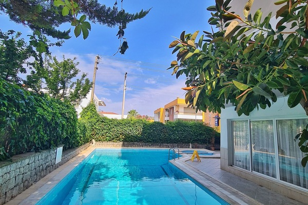 Seasonal outdoor pool, open 10:00 AM to 7:00 PM, free cabanas
