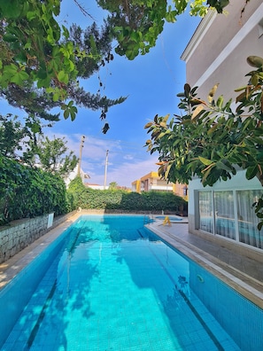 حمام سباحة