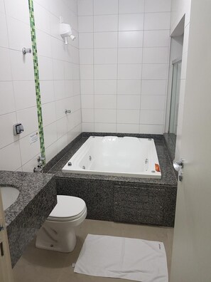 Free toiletries, towels - Big Hotel (Araguari)