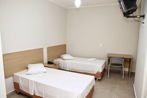Habitación estándar, 1 habitación | Wifi gratis, ropa de cama y acceso para silla de ruedas 