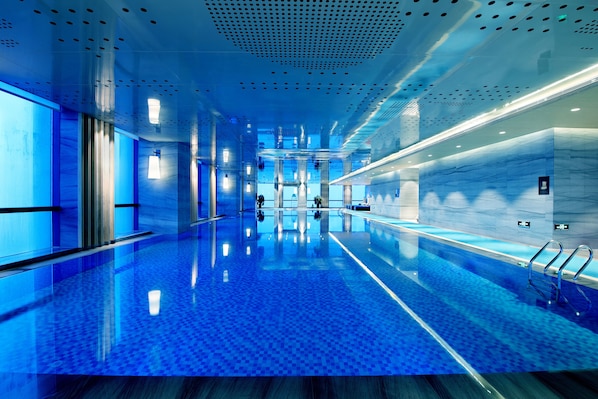 Indoor pool - HUALUXE Wuxi Taihu by IHG (Wuxi)