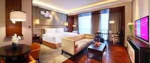 Minibar, in-room safe, desk, soundproofing - HUALUXE Wuxi Taihu by IHG (Wuxi)