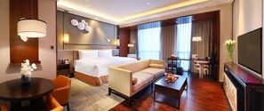 Minibar, in-room safe, desk, soundproofing - HUALUXE Wuxi Taihu by IHG (Wuxi)