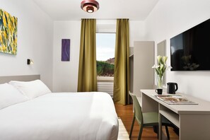 Deluxe Double or Twin Room (City View) | Individually decorated, desk, free WiFi, bed sheets - Colosseo Panorama (Rome)