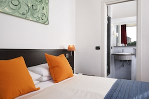 Standard Double or Twin Room, Ensuite (City View) | Individually decorated, desk, free WiFi, bed sheets - Colosseo Panorama (Rome)