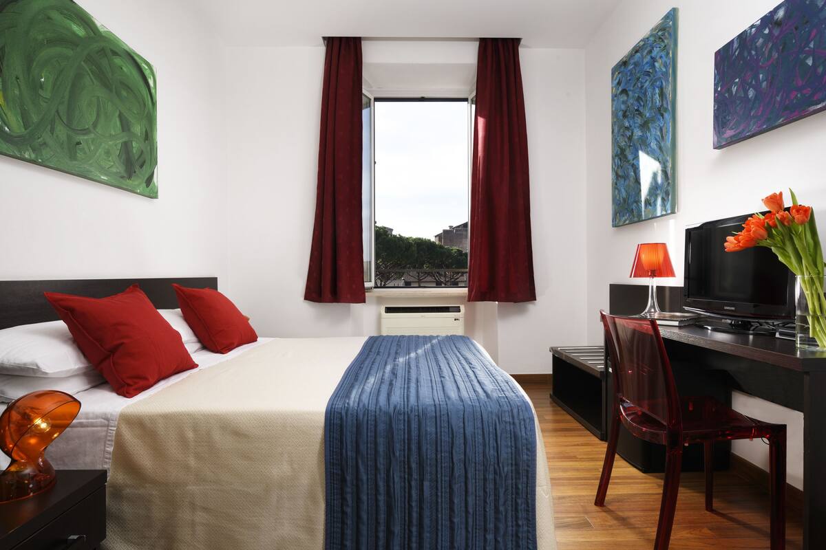 Standard Double or Twin Room, City View (private external bathroom) | Desk, WiFi (free), individually decorated, bed sheets