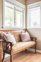 客房, 2 张双人床 (Shared Bath) | 免费 WiFi、床单