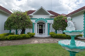 Property grounds - Diamond Villa Yoga & Wellness (Montego Bay)