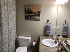 Συνδυασμό ντουζιέρας-μπανιέρας, δωρεάν προϊόντα προσωπικής περιποίησης