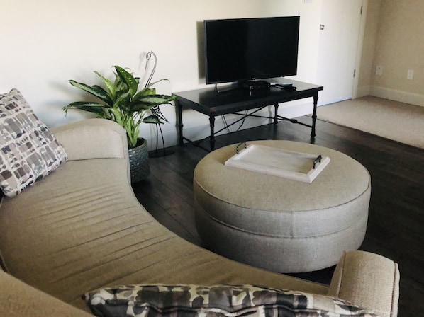 40-inch LED TV with digital channels, TV - Private Suite in Cowichan Country (Duncan)