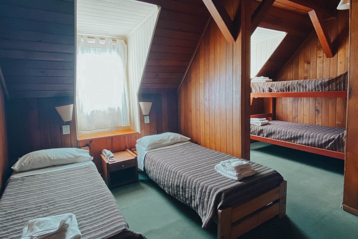 Economy-Vierbettzimmer | Zimmersafe, kostenlose Babybetten, kostenloses WLAN