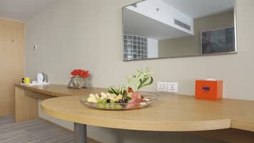 In-room safe, soundproofing, free WiFi, bed sheets