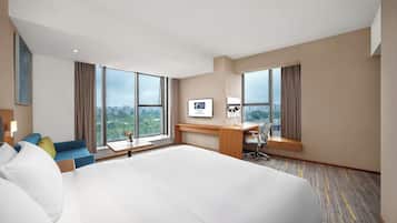 In-room safe, soundproofing, free WiFi, bed sheets