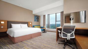 Brankas, kedap suara, Wi-Fi gratis, dan seprai linen