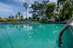 Kolam renang outdoor