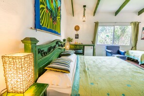 ห้องแฟมิลี่ | ตู้นิรภัยในห้องพัก, โต๊ะทำงาน, เตารีด/โต๊ะรีดผ้า, Wi-Fi ฟรี