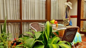 Phục vụ bữa sáng và bữa tối