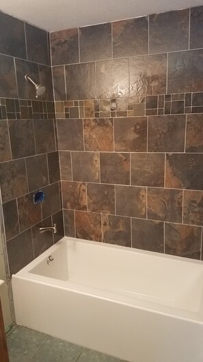 Hair dryer, towels - Cozy and comfortable 3 bedroom.   (Alton)