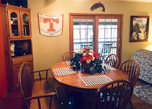 Dining - Lake Front 2-Bedroom Home W/ Privacy! Beautiful Views & Numerous Amenities... (New Tazewell)