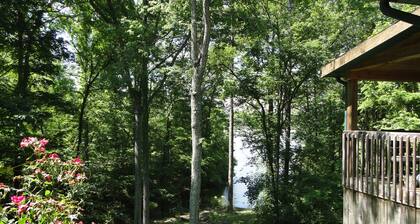 Lake Front 2 makuuhuoneen koti W / Privacy! Kauniit näkymät ja lukuisat palvelut ...