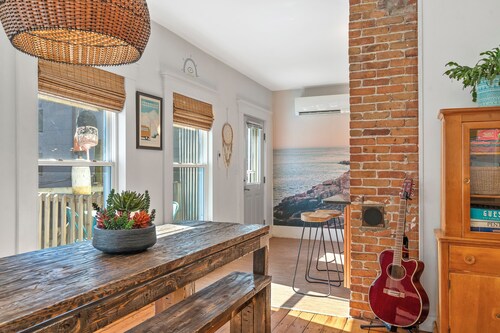 Prime Old Port 3BR • Free Parking • Sleeps 8