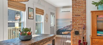 Chic 3 BR Retreat- Prime Old Port Spot with parking- Park and walk the town