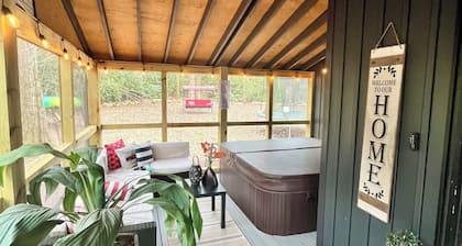 Beautiful Lake Naomi Retreat! Relax, Renew & Refresh!