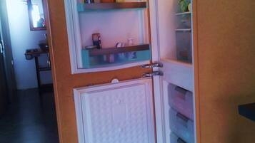 Iron/ironing board, internet, bed sheets