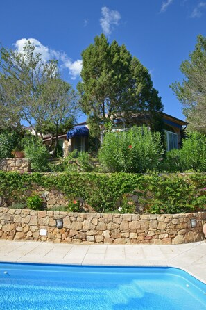 Outdoor pool - COSTA SMERALDA BEAUTIFUL VILLA WITH POOL 150 MT FROM THE SEA SURROUNDED BY GREENERY (BAIA SARDINIA/ARZACHENA)