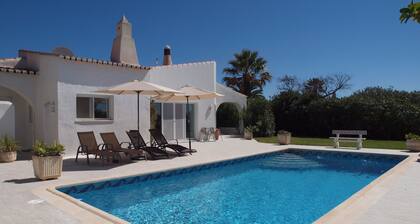 Beautiful villa w. heated pool, peaceful, family-friendly, high speed internet