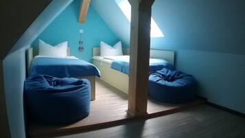 6 Schlafzimmer, Reisekinderbett, kostenloses WLAN