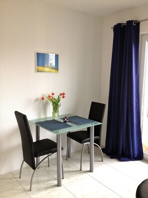 Dining - Beautiful, natural flat with big terrace in the heart of the island of Rügen (Patzig)