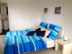 1 bedroom, iron/ironing board, free WiFi, bed sheets - Beautiful, natural flat with big terrace in the heart of the island of Rügen (Patzig)
