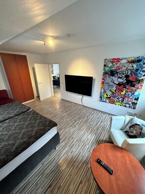 3 bedrooms, iron/ironing board, free WiFi, bed sheets - Comf. mod. Apartment -Anker-(120m2) in the middle of Steinhude, wallbox, parking lot, WLAN, (Wunstorf)