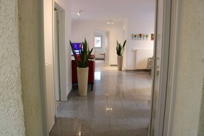 Interior - Comf. mod. Apartment -Anker-(120m2) in the middle of Steinhude, wallbox, parking lot, WLAN, (Wunstorf)