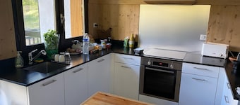 Chalet at the foot of the slopes and 5 minutes from shops and ski school