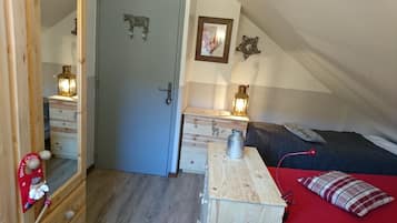 4 bedrooms, iron/ironing board, WiFi
