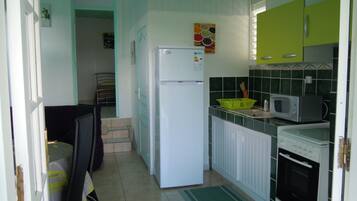 Réfrigérateur, micro-ondes, four, cafetière/bouilloire