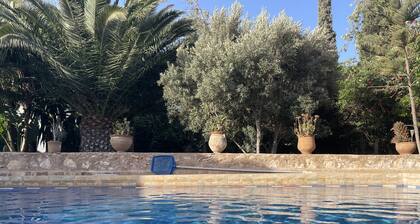 DAR DO luminosa casa bereber con piscina y jardín.