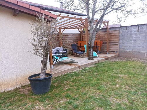 Self-contained accommodation, 20mn from Lyon and 15mn from Eurexpo and Groupama Stadium 