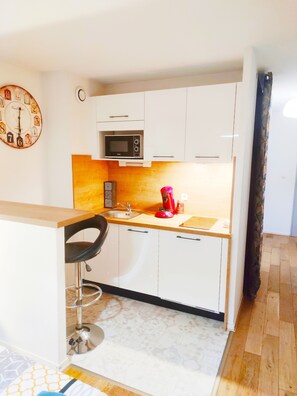 Fridge, microwave, stovetop, coffee/tea maker