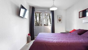 Fer et planche à repasser, lit parapluie, Wi-Fi gratuit, draps fournis