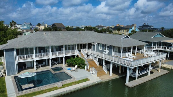 Exterior - Handicap Accessible Home w 7 Bathrooms & a Pool - Perfect for Family Gatherings (Galveston)